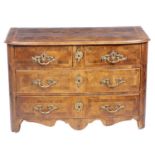 Commode Louis XIV à coins arrondis, 4 tiroirs en façade en placage de palissandre [...]