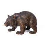 Statuette en bois de sculpté de Brienz représentant un ours, travail suisse H. [...]
