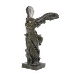 Bronze à patine verte "Victoire de Samothrace" H. 51.5 cm Fonte des Musées [...]