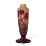 Emile Gallé (1846-1904), "Fleurs vivaces". Vase oblong à col étroit en verre [...]