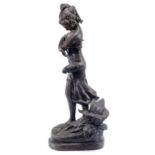 Anonyme, "Femme tenant un panier" Sculpture en régule à patine brune H. 69.5x26x25 [...]