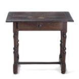 Petite table d'appoint rustique en bois, un tiroir dans le bandeau 73x85x57 cm - - [...]