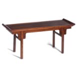 Table basse rectangulaire de Chine en bois de huang huali à enroulement aux [...]
