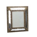 Miroir rectangulaire à parcloses, à décor de guirlandes et d'entrelacs en bronze [...]