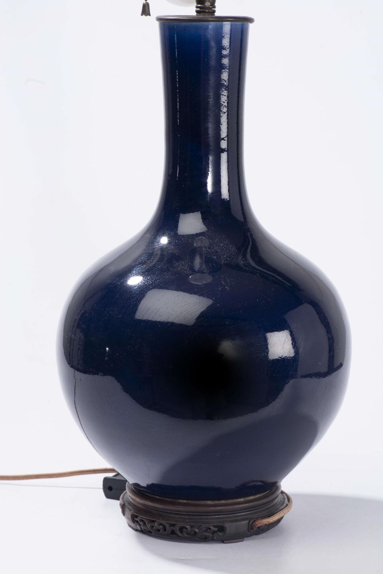 Vase boule à long col en porcelaine de Chine à couverte en bleu de cobalt, marque [...] - Bild 4 aus 4
