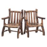 Paire de fauteuils rustiques de la vallée d'Aoste H. 94x78x59 cm - - Mobilier & [...]