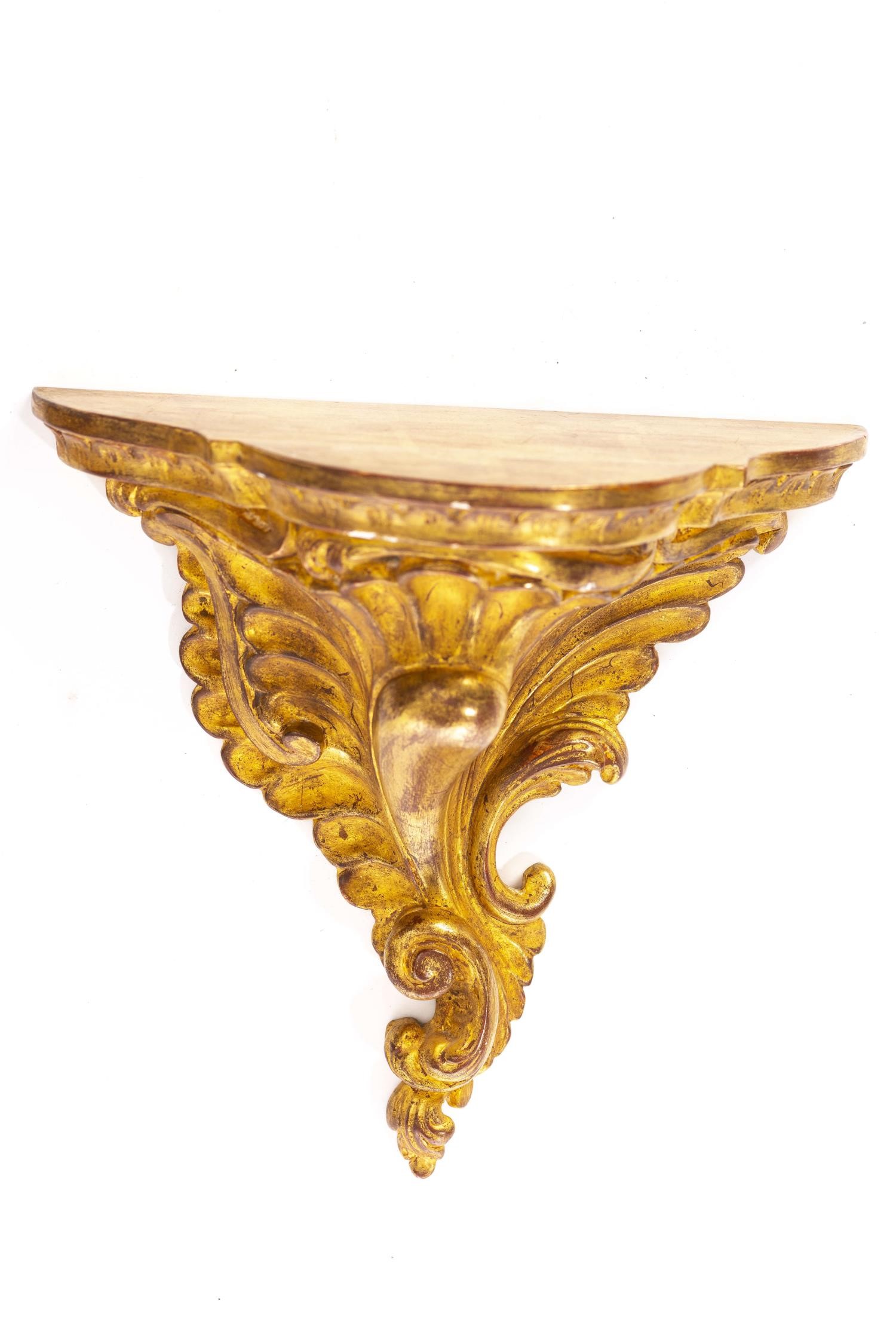 Paire de sellettes en bois doré de style baroque. H. 26.3x27.3x14.7 cm - - Mobilier [...] - Image 2 of 7