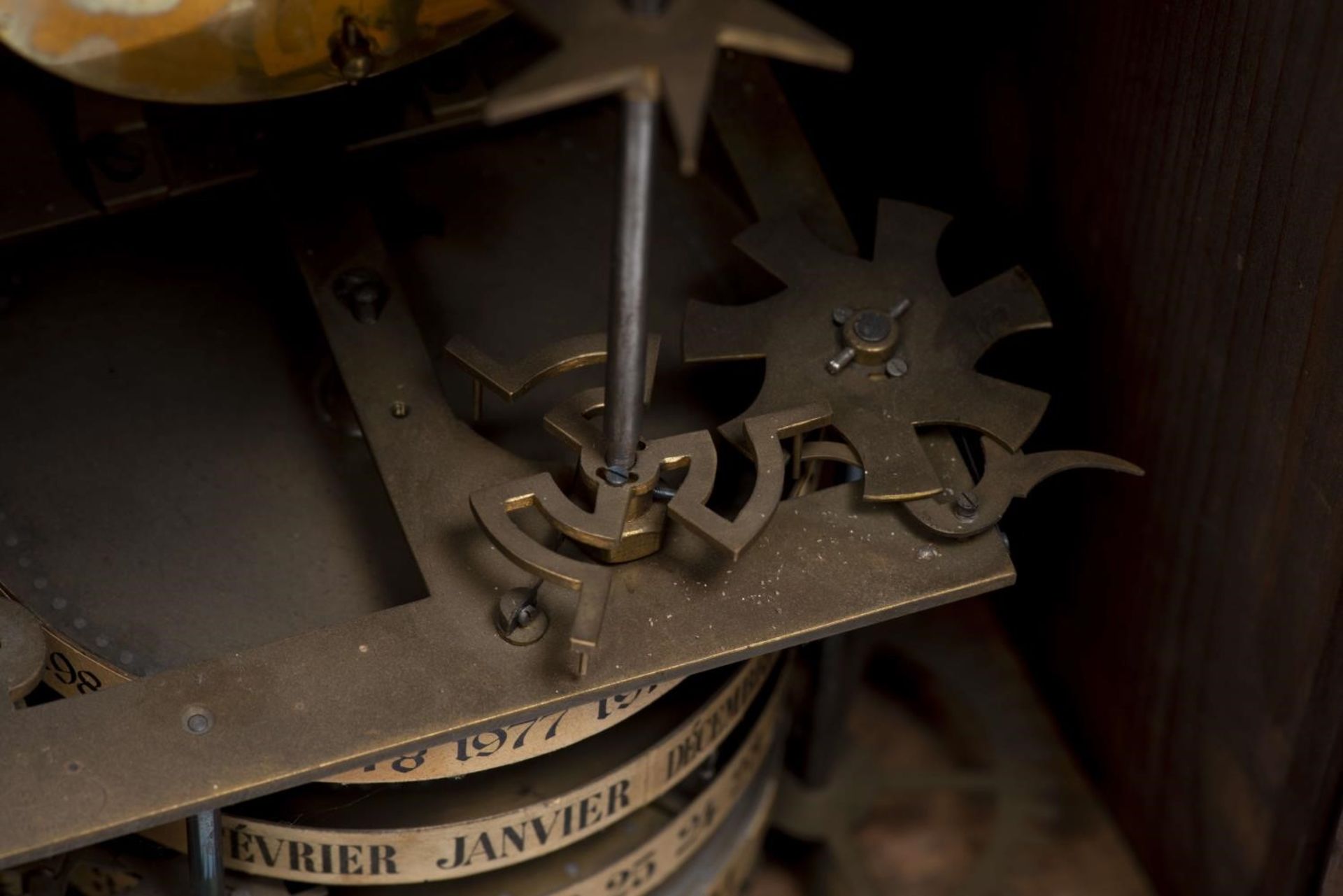 Pendule Henri II avec mécanisme de calendrier de date à jour de la semaine, date, [...] - Bild 5 aus 5