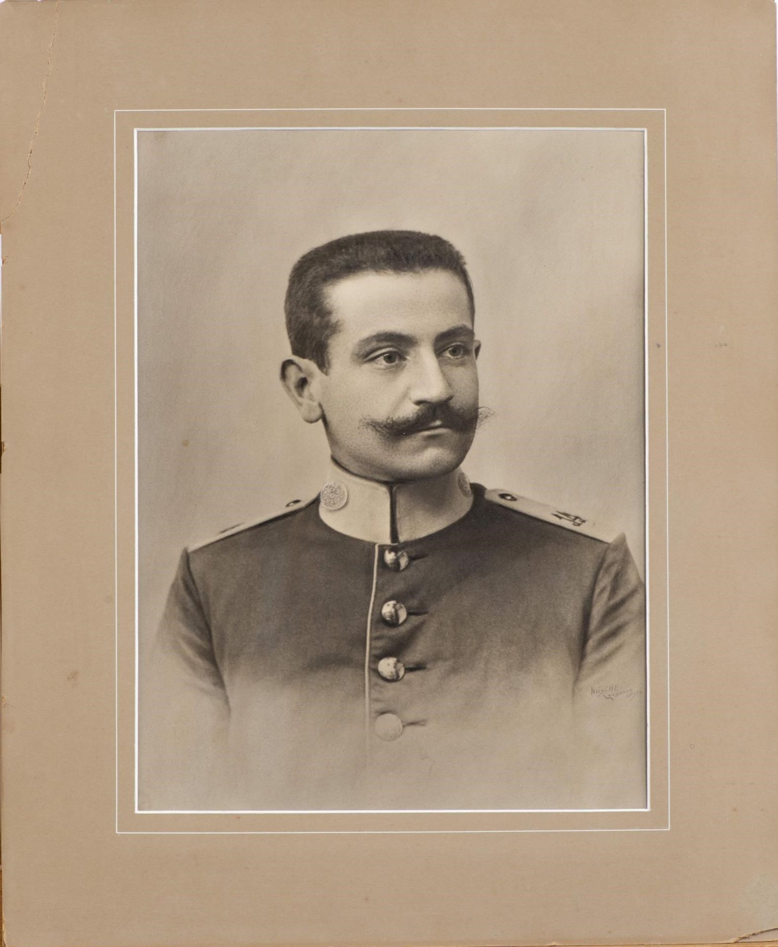 Deux photographies par Nitsche à Lausanne sbd et daté 1897 "Portrait d'un militaire [...] - Bild 2 aus 5