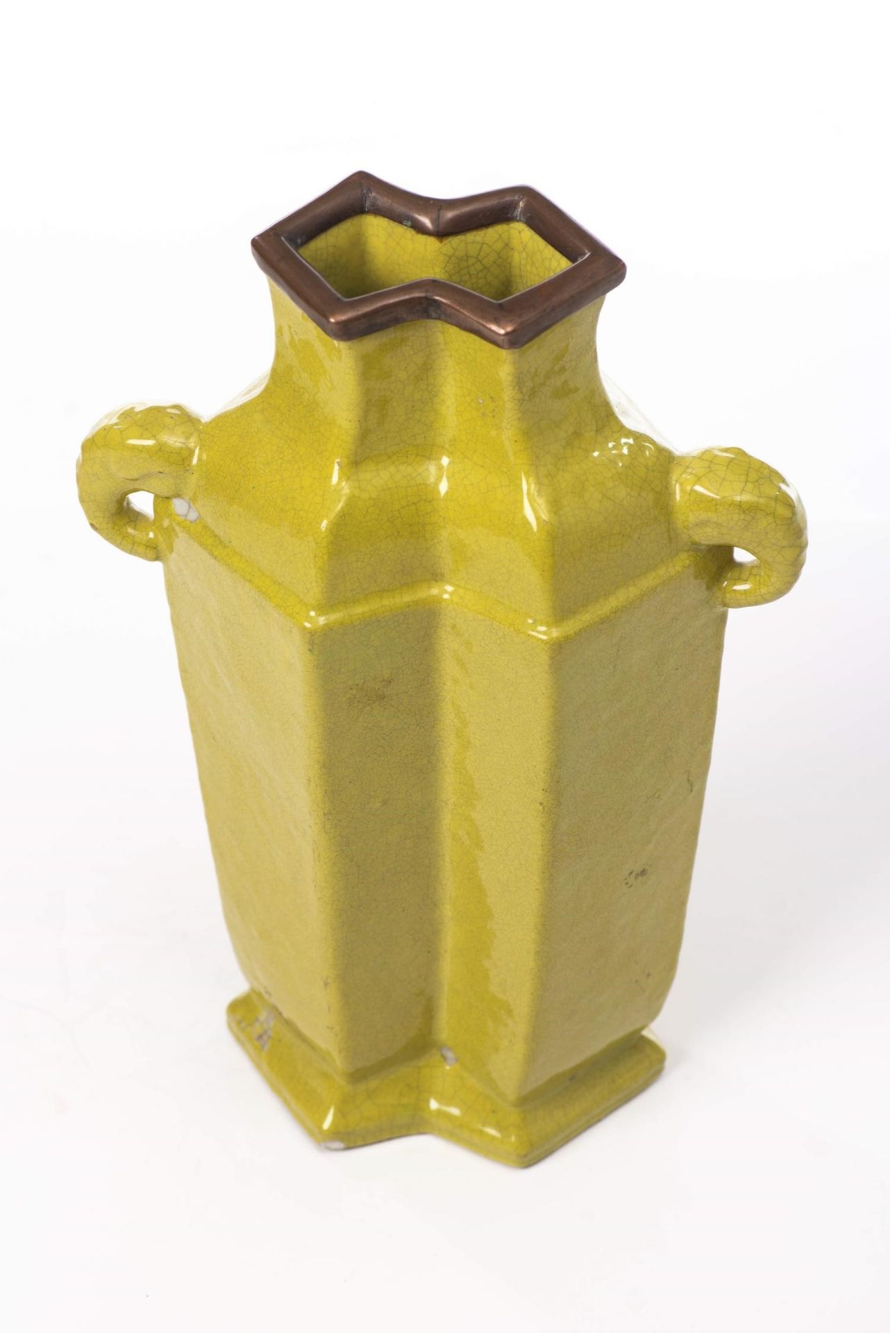 Vase en porcelaine de Chine en forme de double losange, glaçure jaune moutarde [...] - Bild 4 aus 9