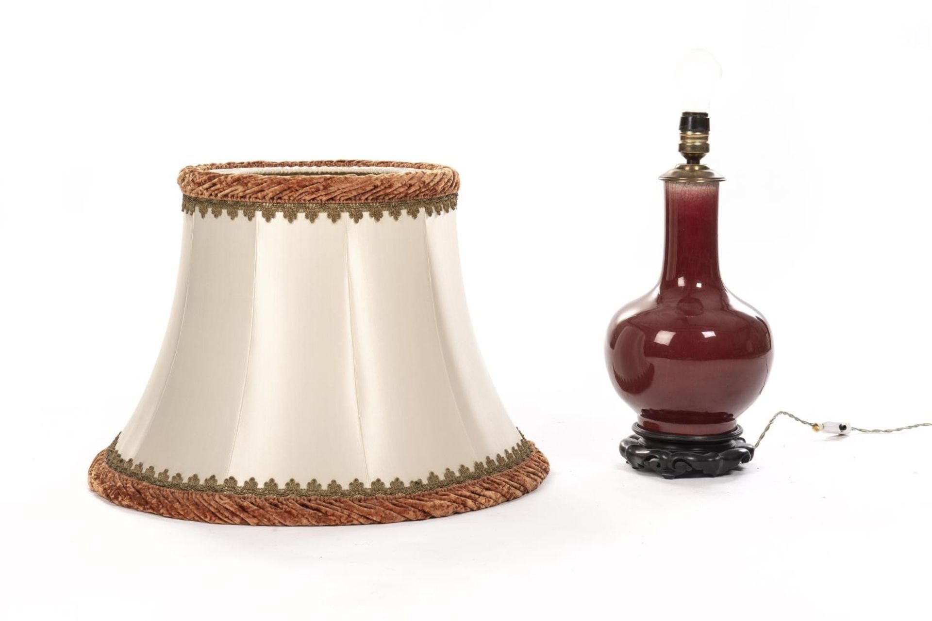 Lampe de table à pied en porcelaine de Chine à couverte rouge de cuivre et base [...] - Bild 5 aus 10