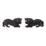 Paire de chiens de Fô sculptés en bois naturel, Chine H. 9x19x8 cm - - Arts d'Asie [...]