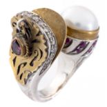 Bague fantaisie montée d'une demi-perle mabé et sertie de rubis, diamants, et un [...]