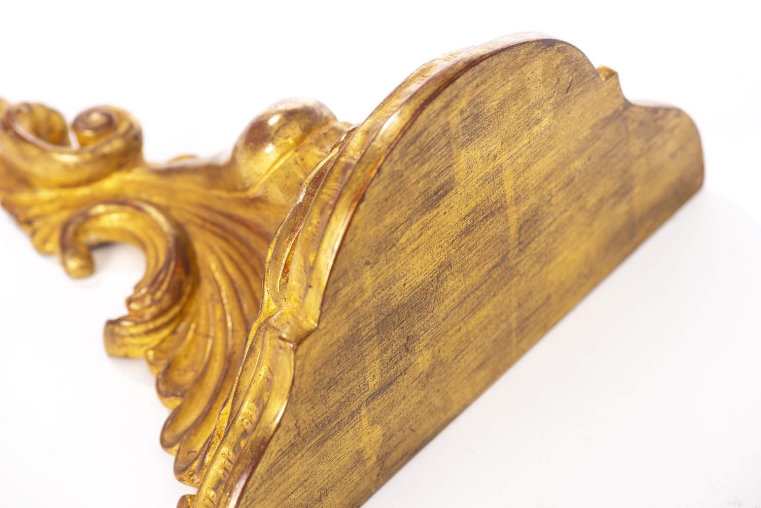 Paire de sellettes en bois doré de style baroque. H. 26.3x27.3x14.7 cm - - Mobilier [...] - Image 7 of 7