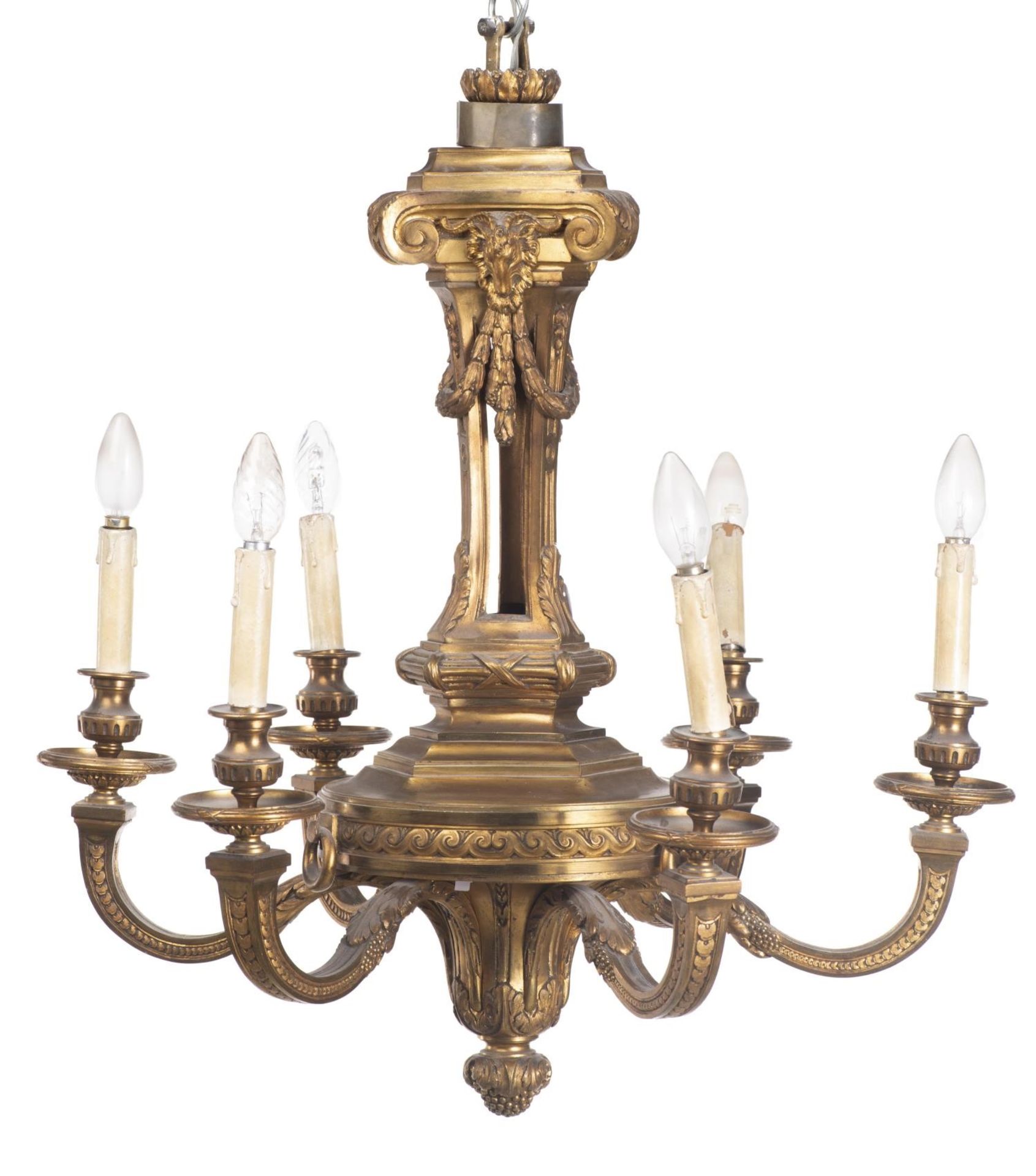 Lustre à six feux de style Louis XVI en bronze doré à bras cambrés décorés de [...]