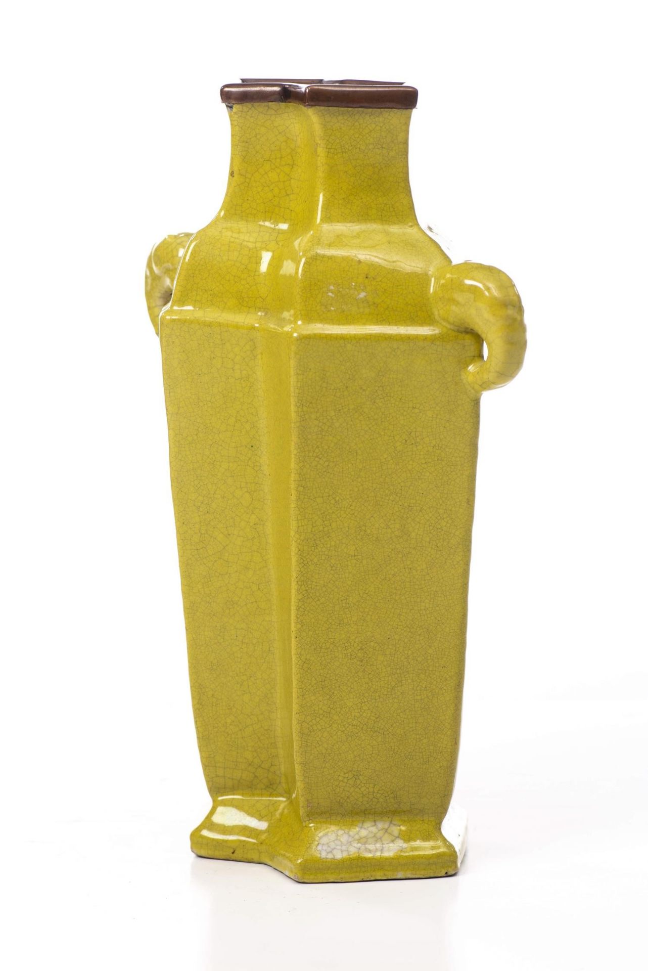 Vase en porcelaine de Chine en forme de double losange, glaçure jaune moutarde [...] - Bild 3 aus 9