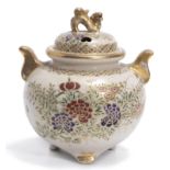 Brûle-encens en porcelaine Satsuma à 2 anses et couvercle de fleurs sur la panse, [...]