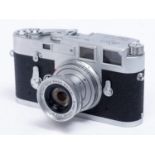 Appareil photo Leica M3 DBP Ernst Leitz Gmbh Wetzlar Germany N° 1055682 Elmar F=5 cm [...]