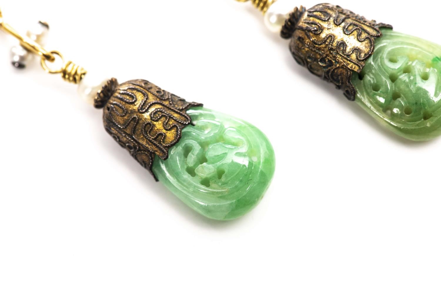 Lot de bijoux en jade et malachite comprenant : - Collier de perles en jade vert [...] - Image 9 of 23