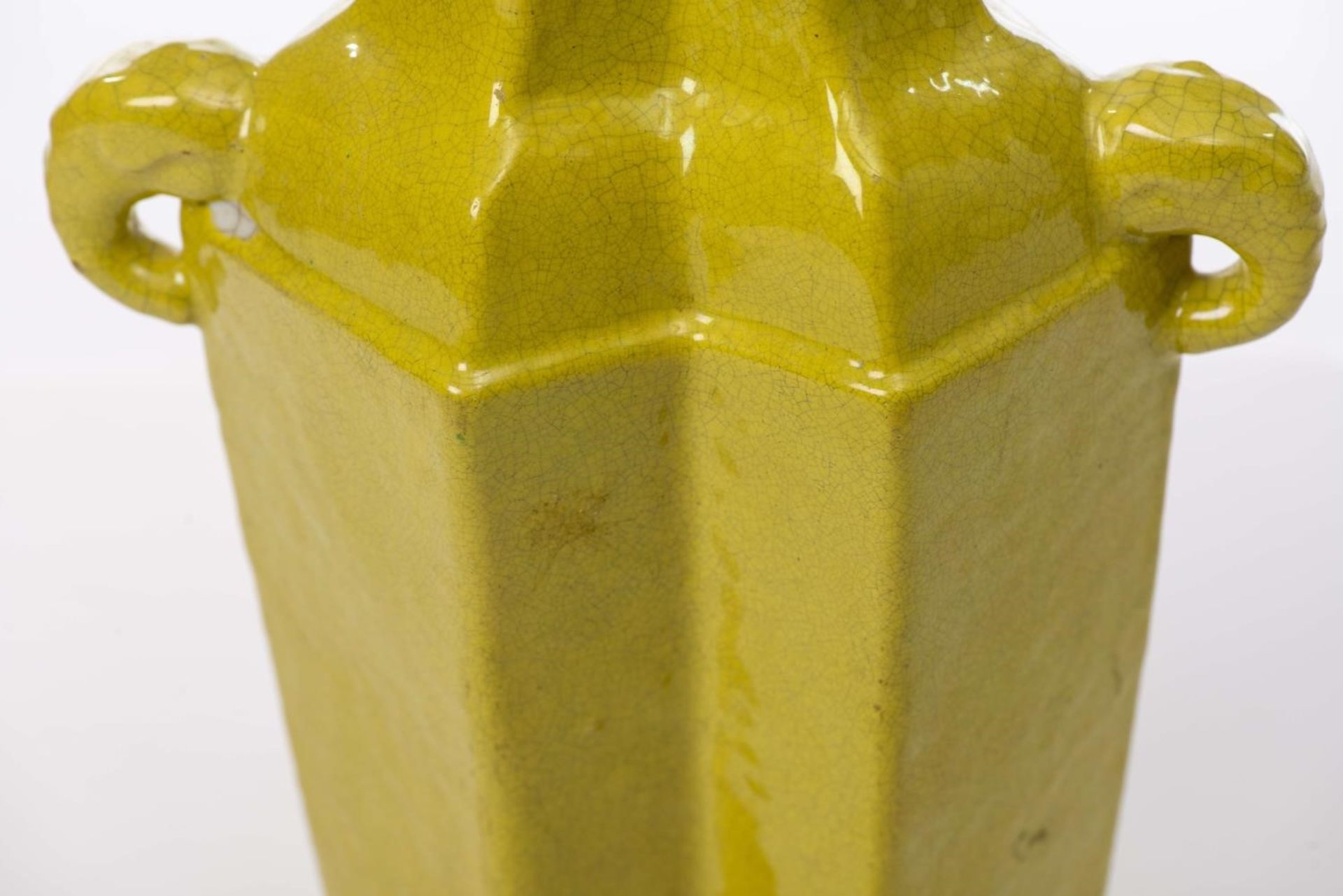 Vase en porcelaine de Chine en forme de double losange, glaçure jaune moutarde [...] - Bild 6 aus 9