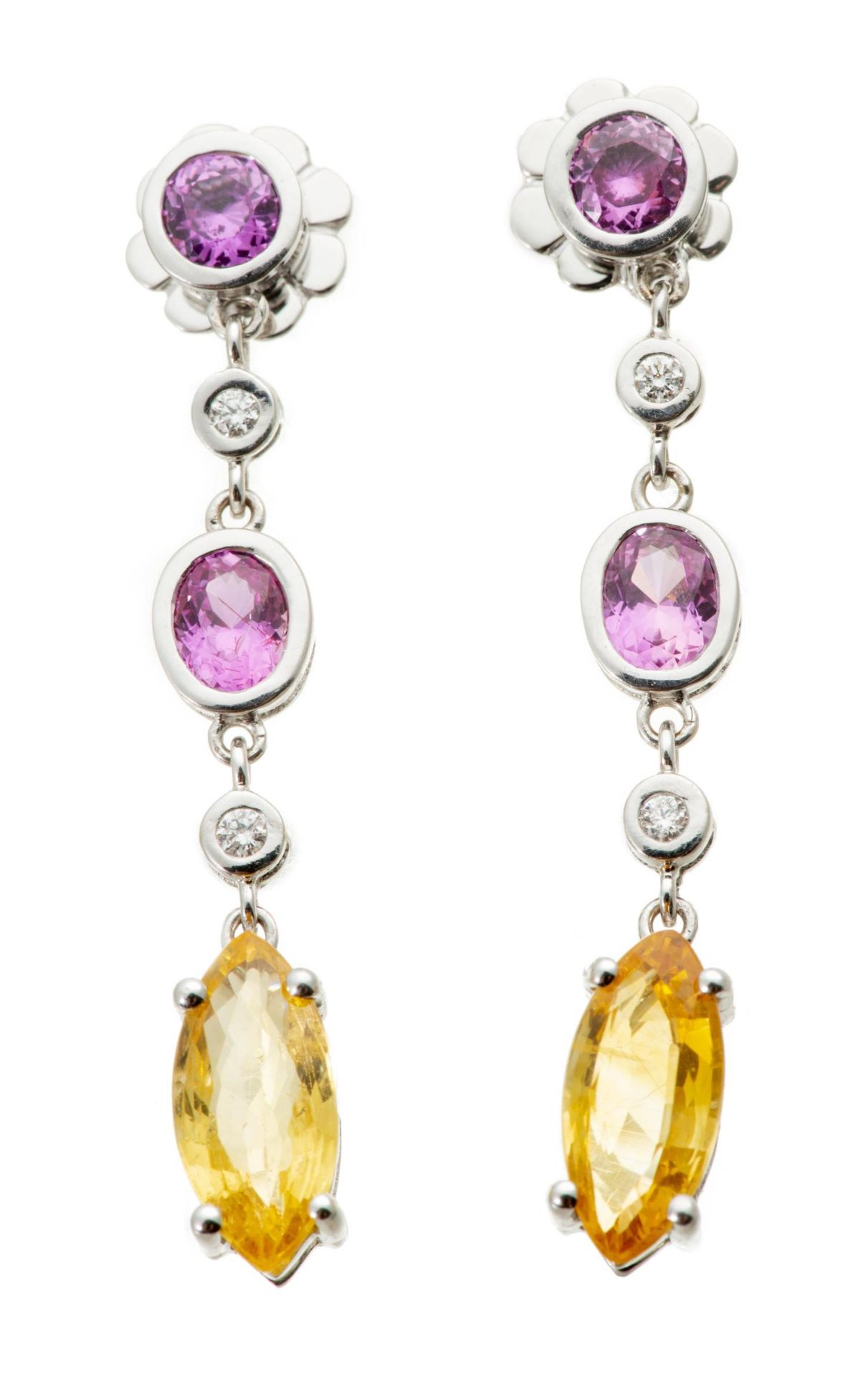 Paire de pendants d'oreille en or gris .750 saphir rose et jaune