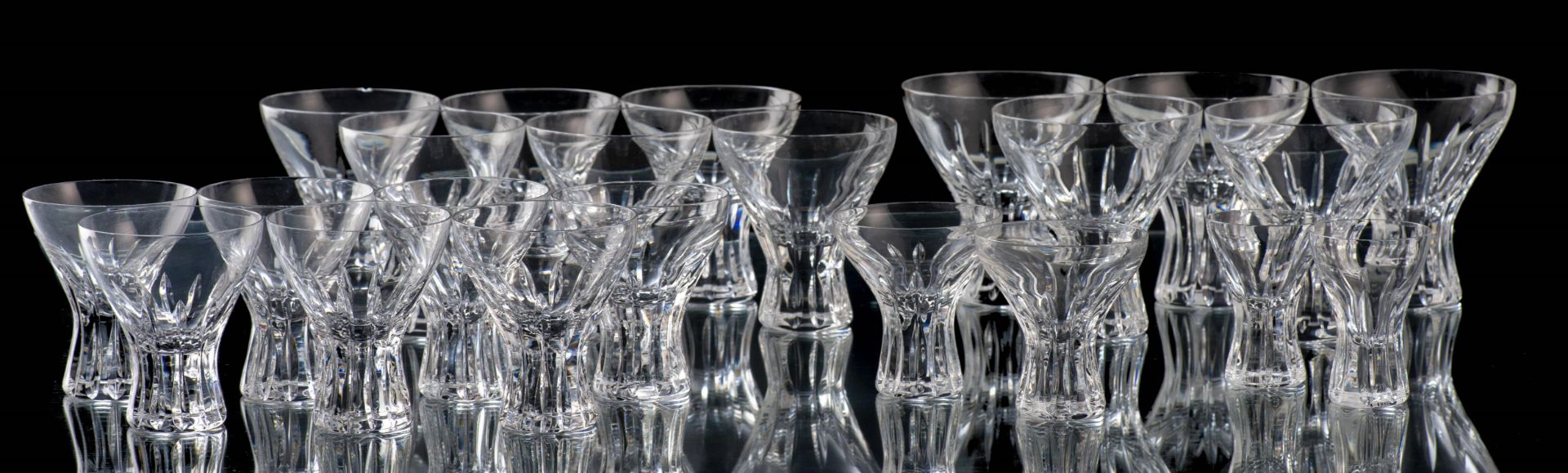 Service de verres en cristal taillé