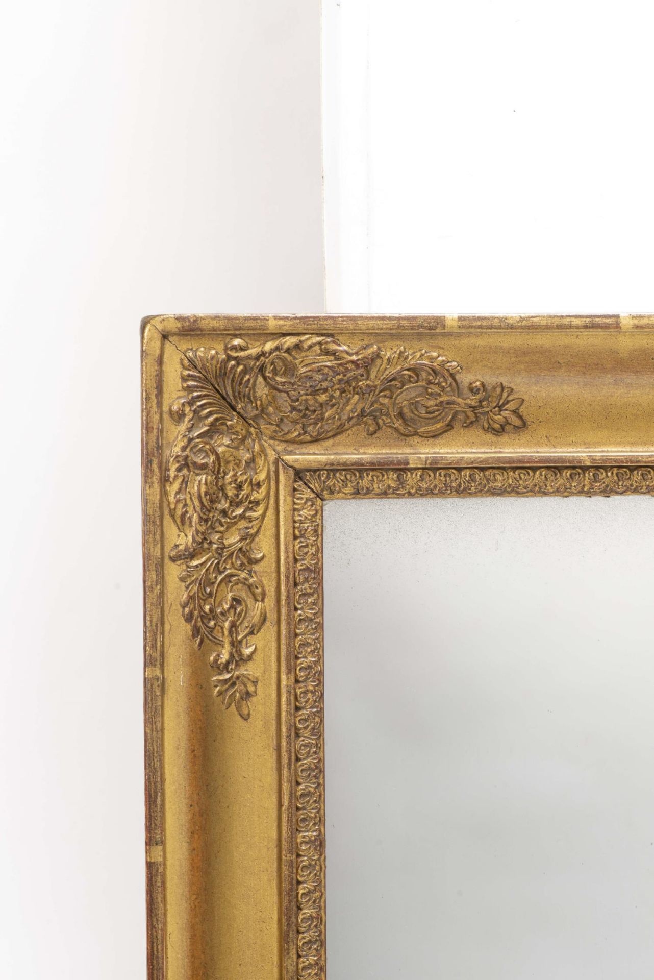 Miroir rectangulaire second Empire à cadre en bois et stuc doré - Bild 3 aus 4