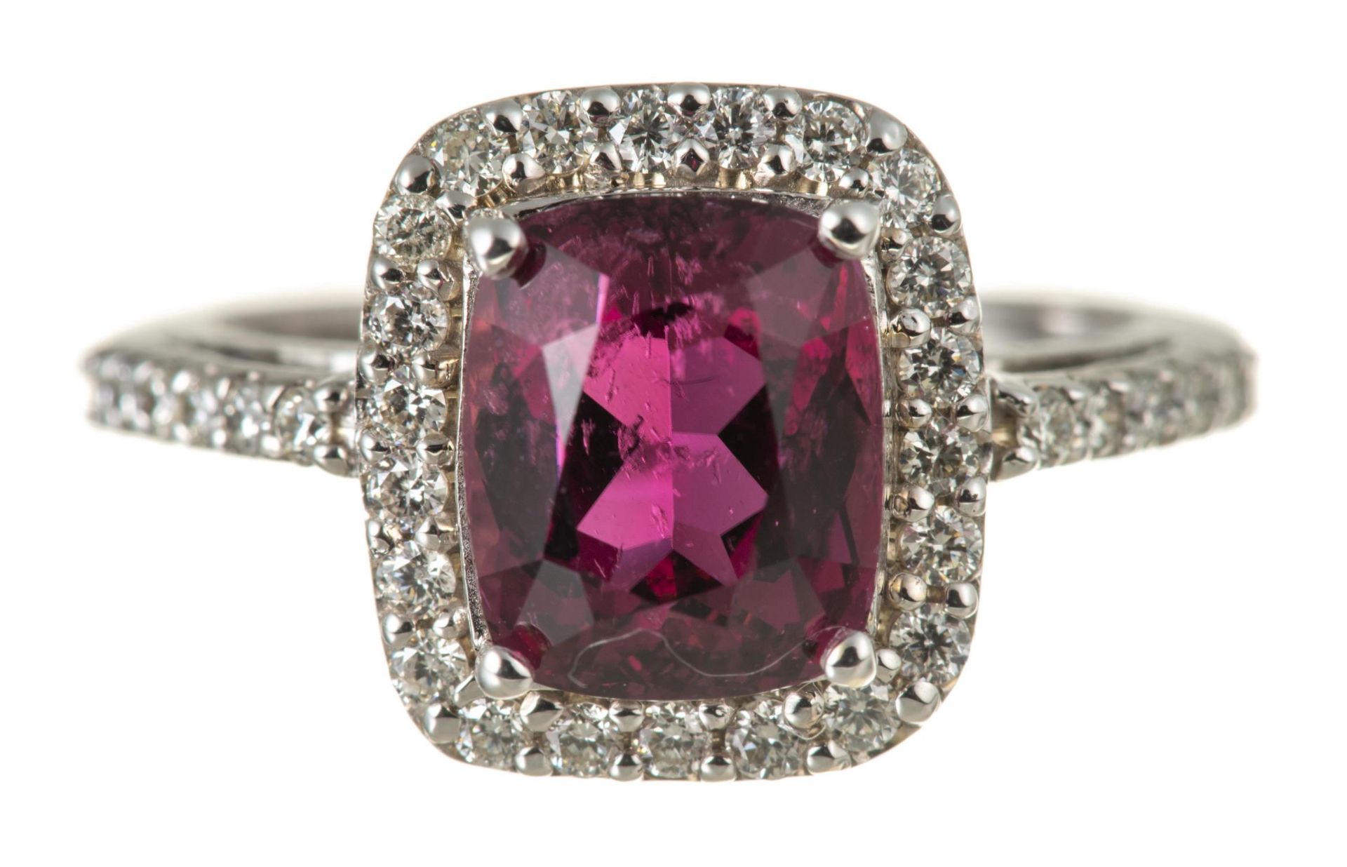 Bague en or gris .750 surmonté d'une tourmaline rubellite 3.11 cts et diamants