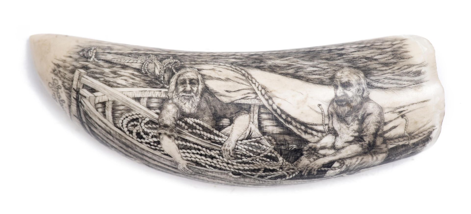 Ghislaine, scrimshaw de dent de cachalot à décor de deux hommes dans une barque