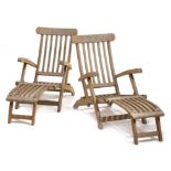 Deux chaises longues en bois de teck