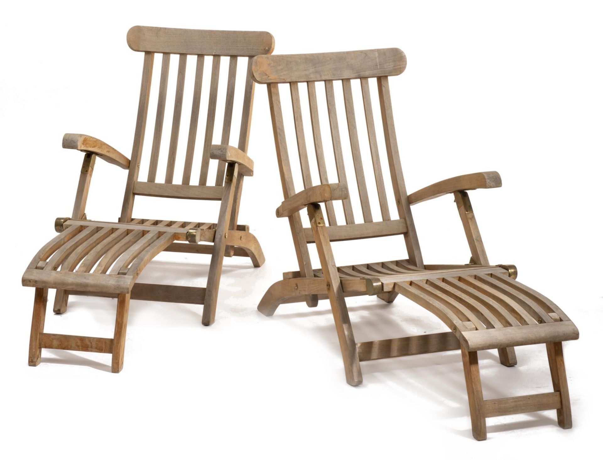 Deux chaises longues en bois de teck