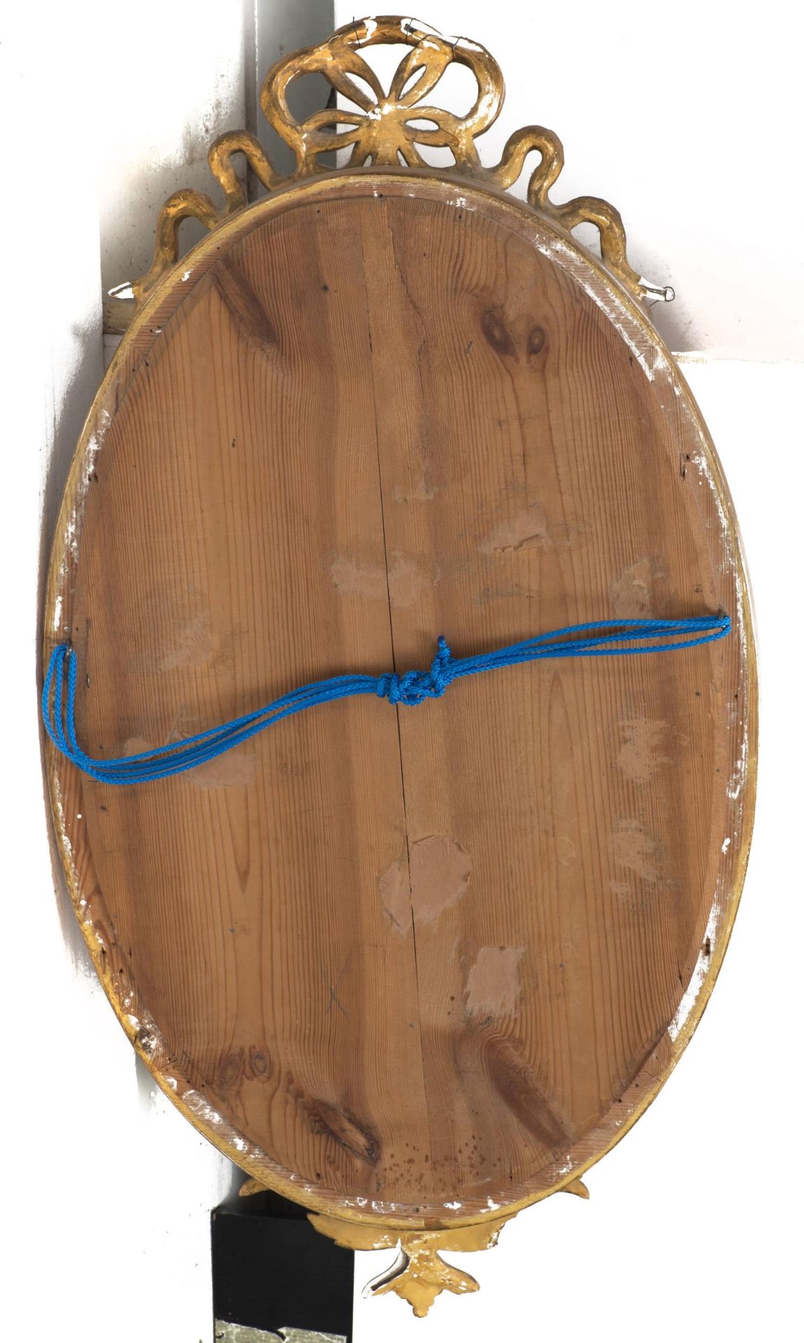 Miroir en bois et stuc doré à décor au sommet d'un ruban - Bild 4 aus 4