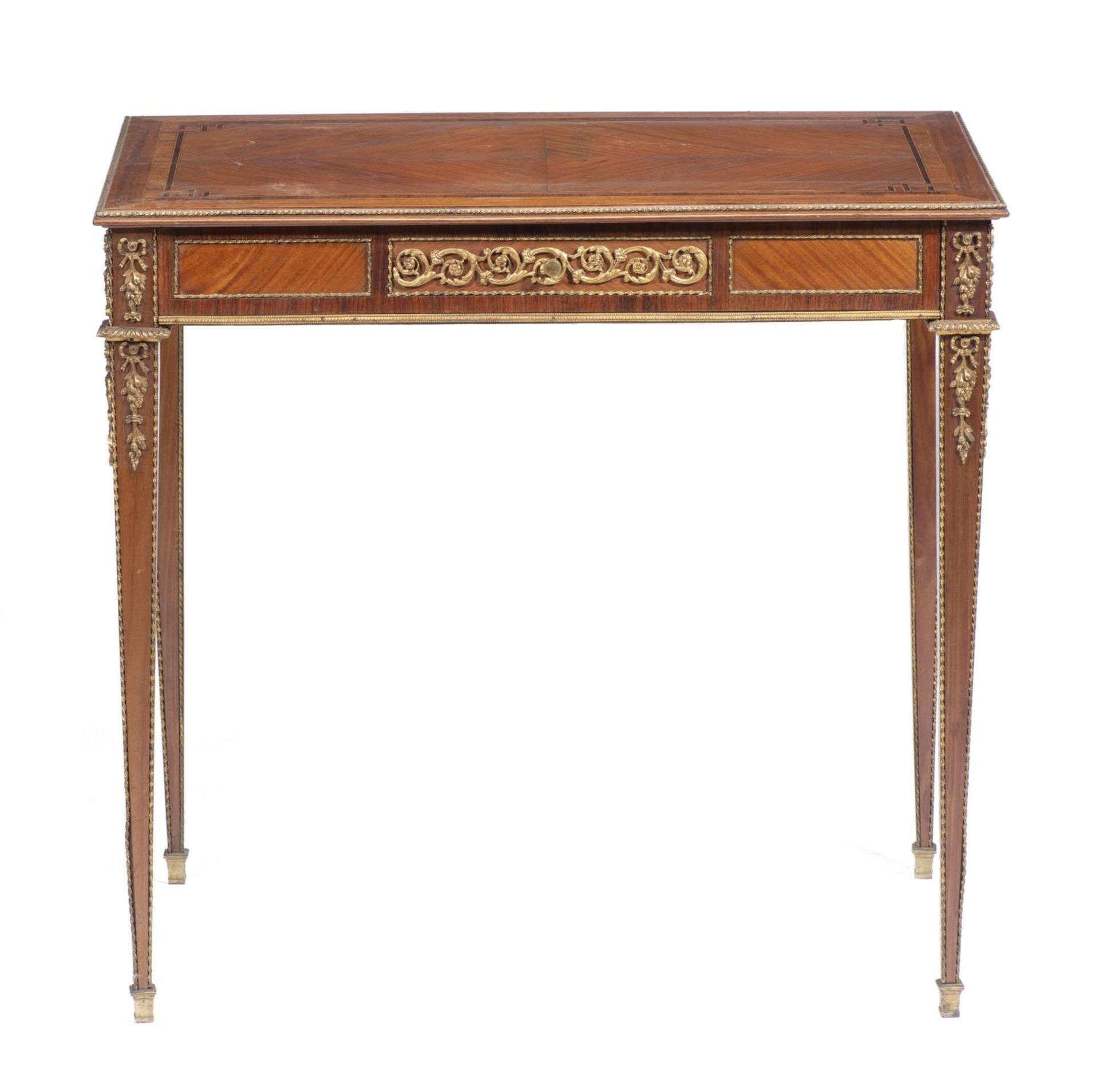 Table volante de style Louis XVI - Table volante de style Louis XVI placage de [...]