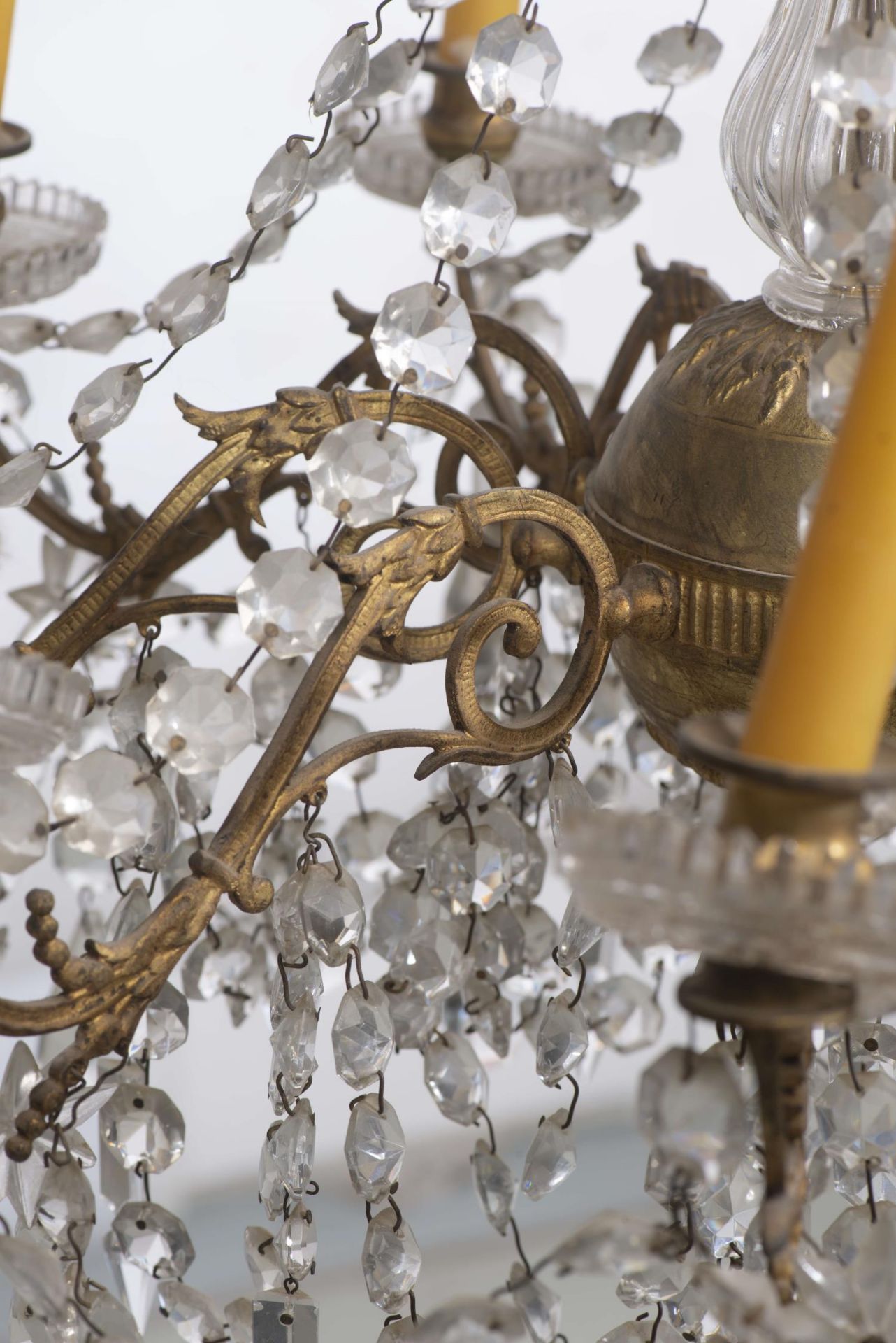 Lustre en bronze doré à 9 bras supportant des bougies et pampilles de cristal - [...] - Bild 5 aus 5