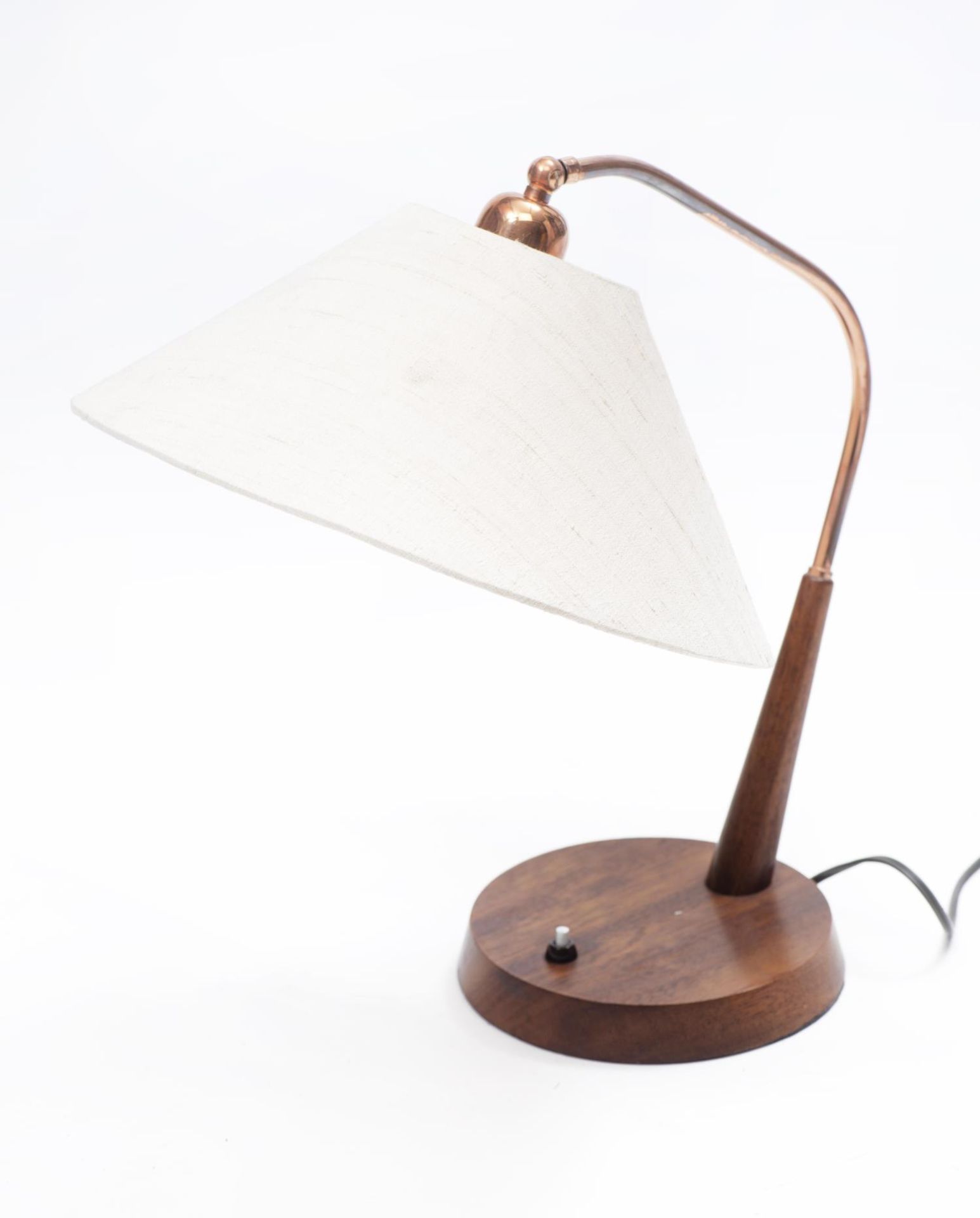 Lampe de bureau vintage à structure en cuivre et bois - Lampe de bureau vintage à [...]