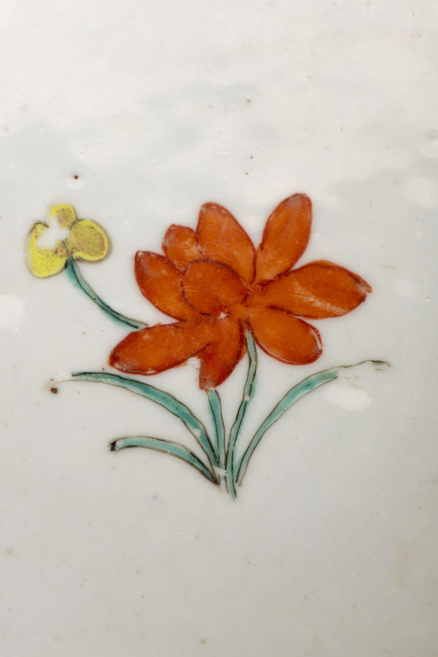 Bol en porcelaine de Chine à décor en famille rose de fleurs, époque Qianlong [...] - Image 6 of 8