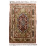 Tapis Kayseri turc en soie, milieu du XIXe, trame en soie - Tapis Kayseri turc en [...]