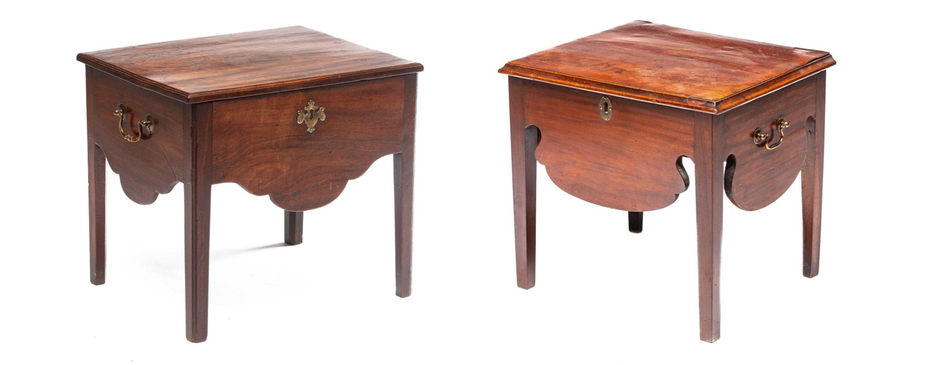 Paire de petites tables de nuit en acajou Georges II - Paire de petites tables de [...]