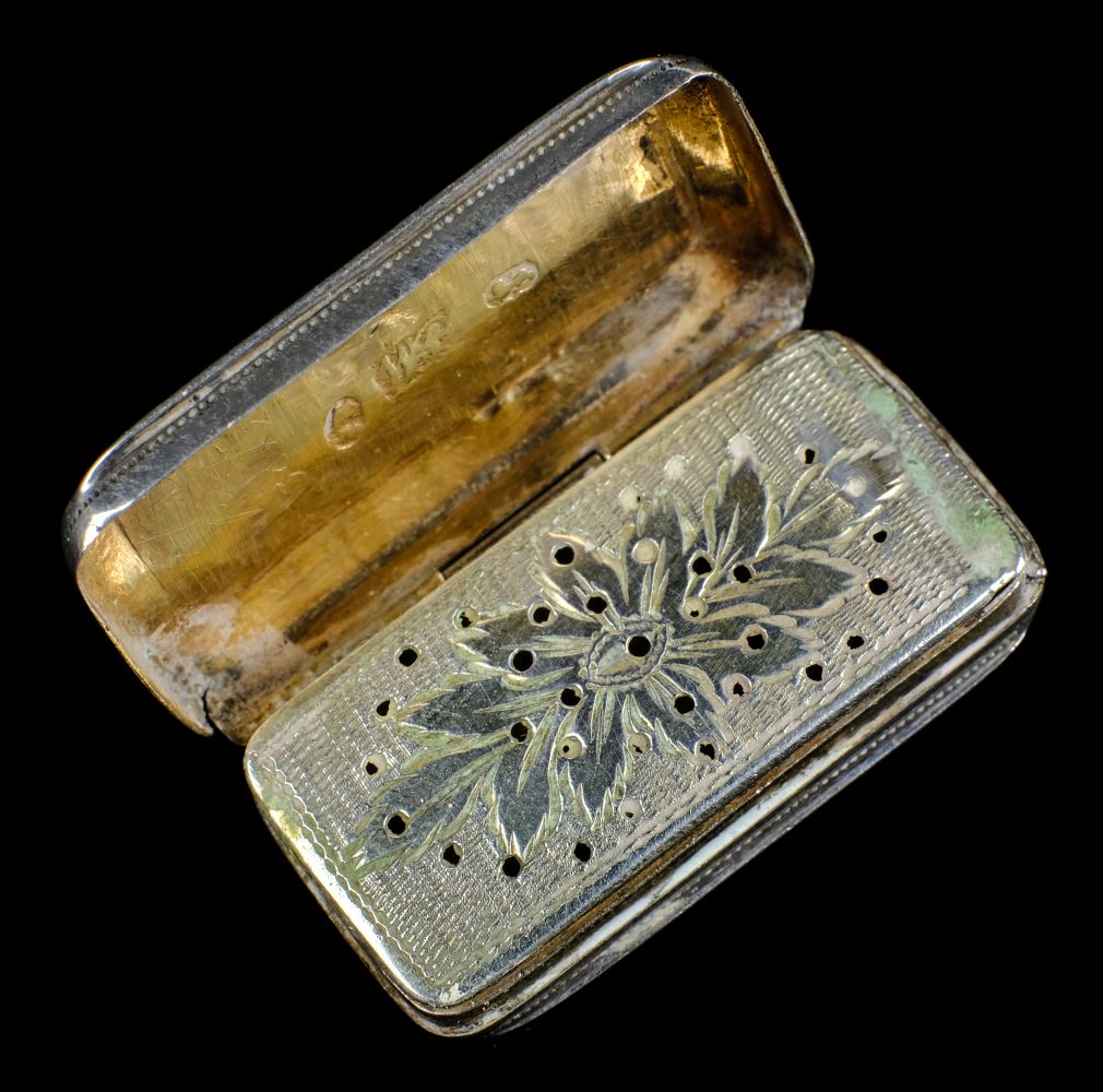 * Vinaigrette. A George III silver vinaigrette by WR, Birmingham 1809