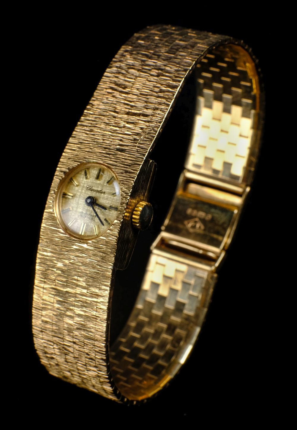 * Wristwatch. A 9ct gold ladies wristwatch