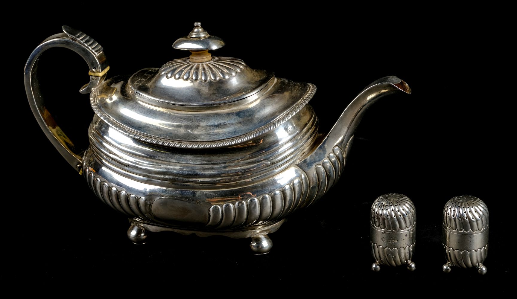 * Teapot. A George III silver teapot, London 1817