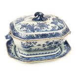 * Tureen. An 18th century Chinese porcelain blue and white tureen and cover