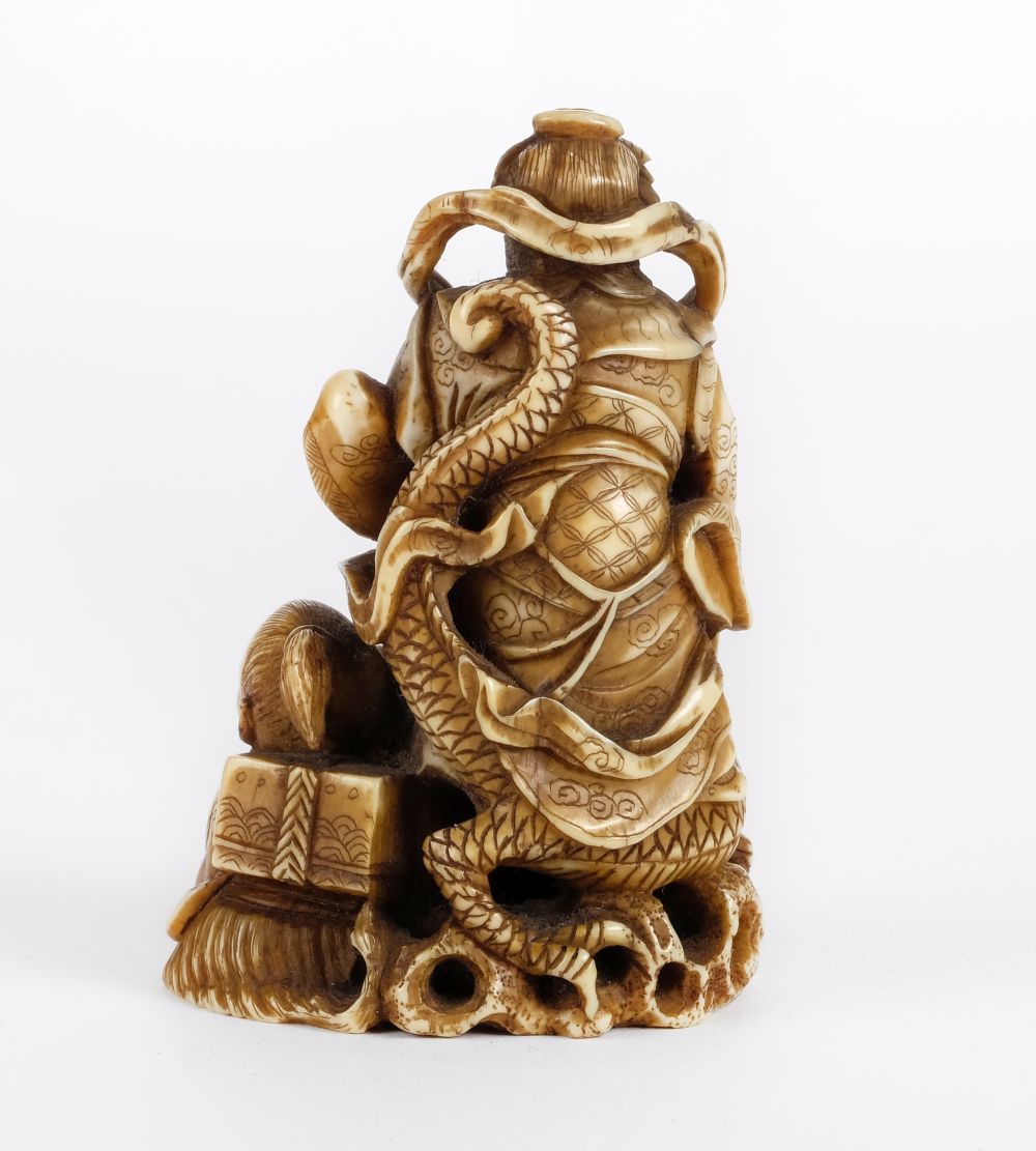 * Okimono. A fine Japanese Meiji period ivory okimono - Image 3 of 4