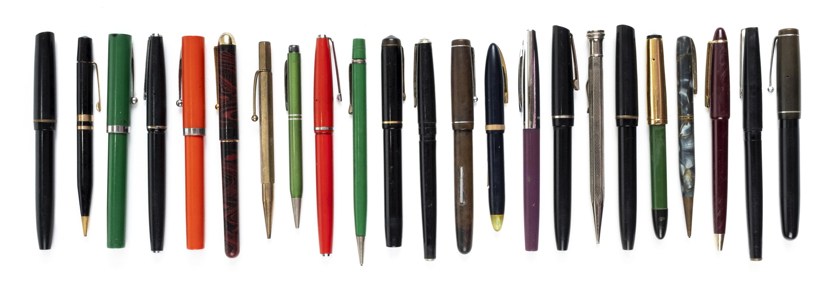 * Fountain pens. A collection of vintage fountain pens and propelling pencils