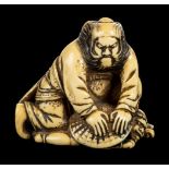 * Netsuke. A fine Japanese Meiji period ivory netsuke