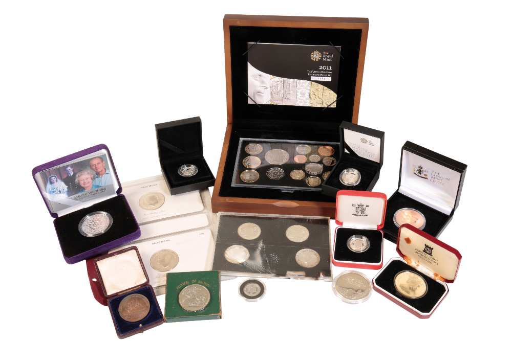 COLLECTION OF ROYAL MINT AND COMMEMORATIVE COINS