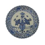 JAPANESE ARITA BLUE AND WHITE FOLIATE-RIM DISH, EDO PERIOD, LATE 17TH CENTURY