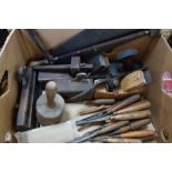 A COLLECTION OF VINTAGE WOODWORKING TOOLS, to include carving tools and wooden planes