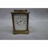 A SMALL EARLY 20TH CENTURY BRASS CASED CARRIAGE CLOCK, 9 cm high