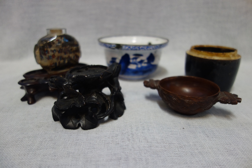 A BLUE AND WHITE ENAMELLED BOWL, 11.5cm diameter and a collection of sundries